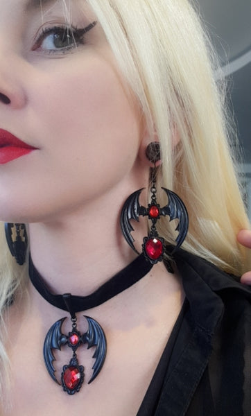Beauty In The Dark Choker